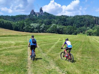 Cestou z Tábora (rozhledna) nad Lomnicí n.P.